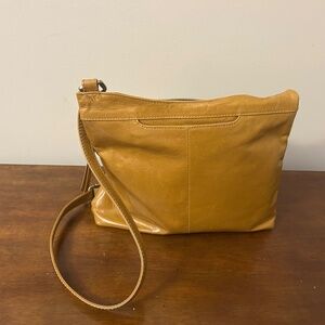 Hobo tan leather bag like new.